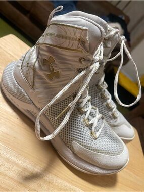 Under Armour Women's UA HOVR Highlight Ace White Volleyball Shoes Size US 8.5